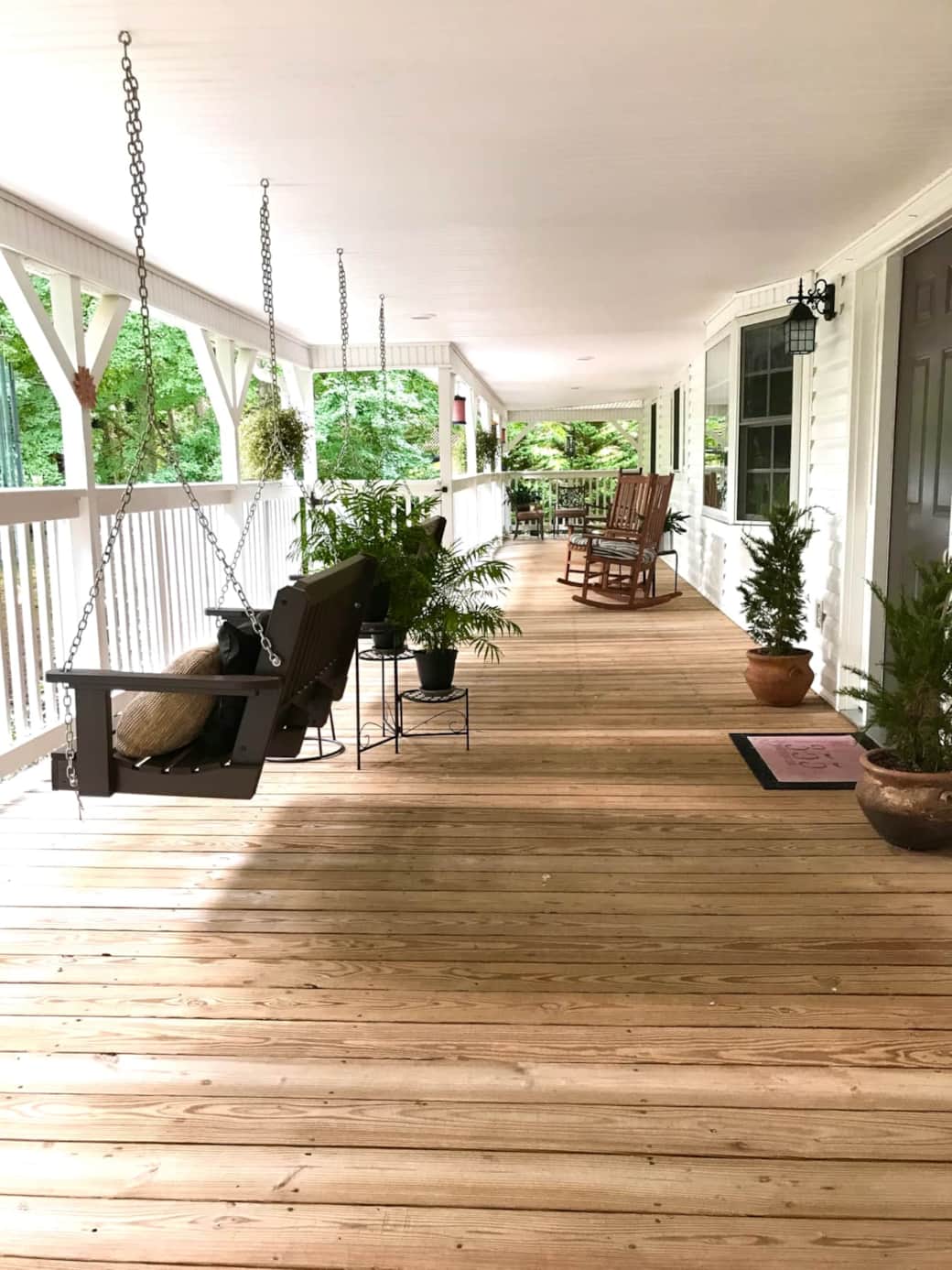 Peaceful and relaxing porch swings