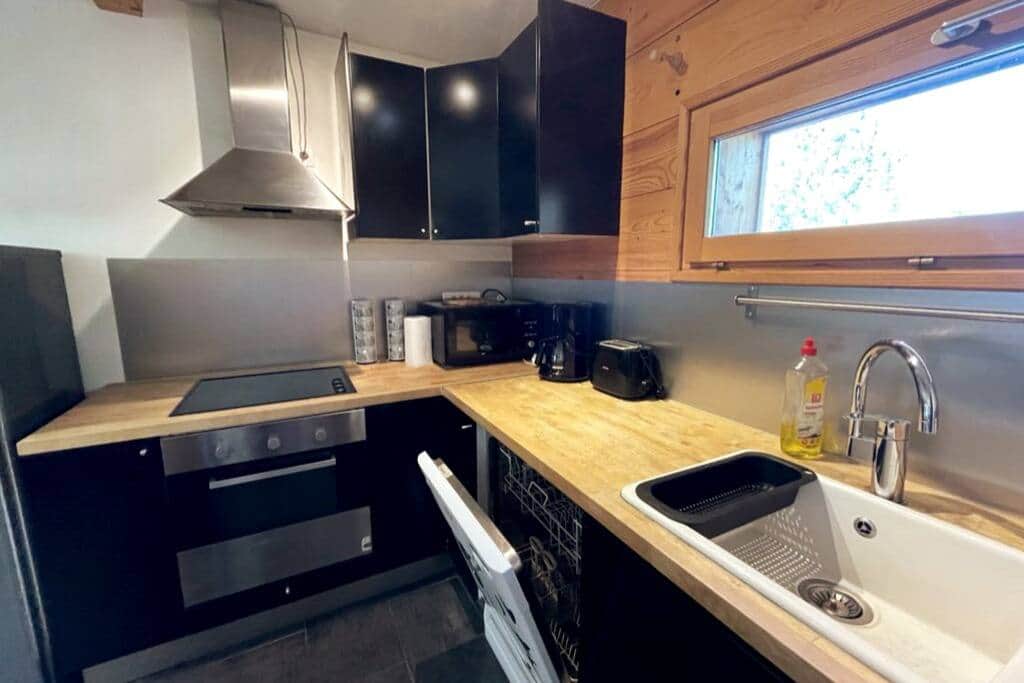 Cuisine équipée de l'appartement Chantelouve aux Deux Alpes