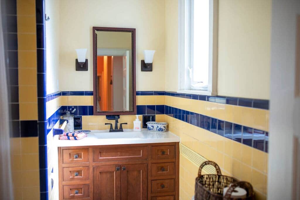 Full Bathroom with tiled shower Full Bathroom with tiled shower
