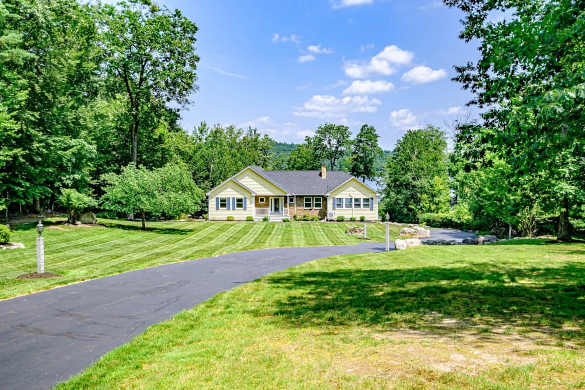 Point Overlook Waterfront in the Sebago Lake Basin Vacation Home in