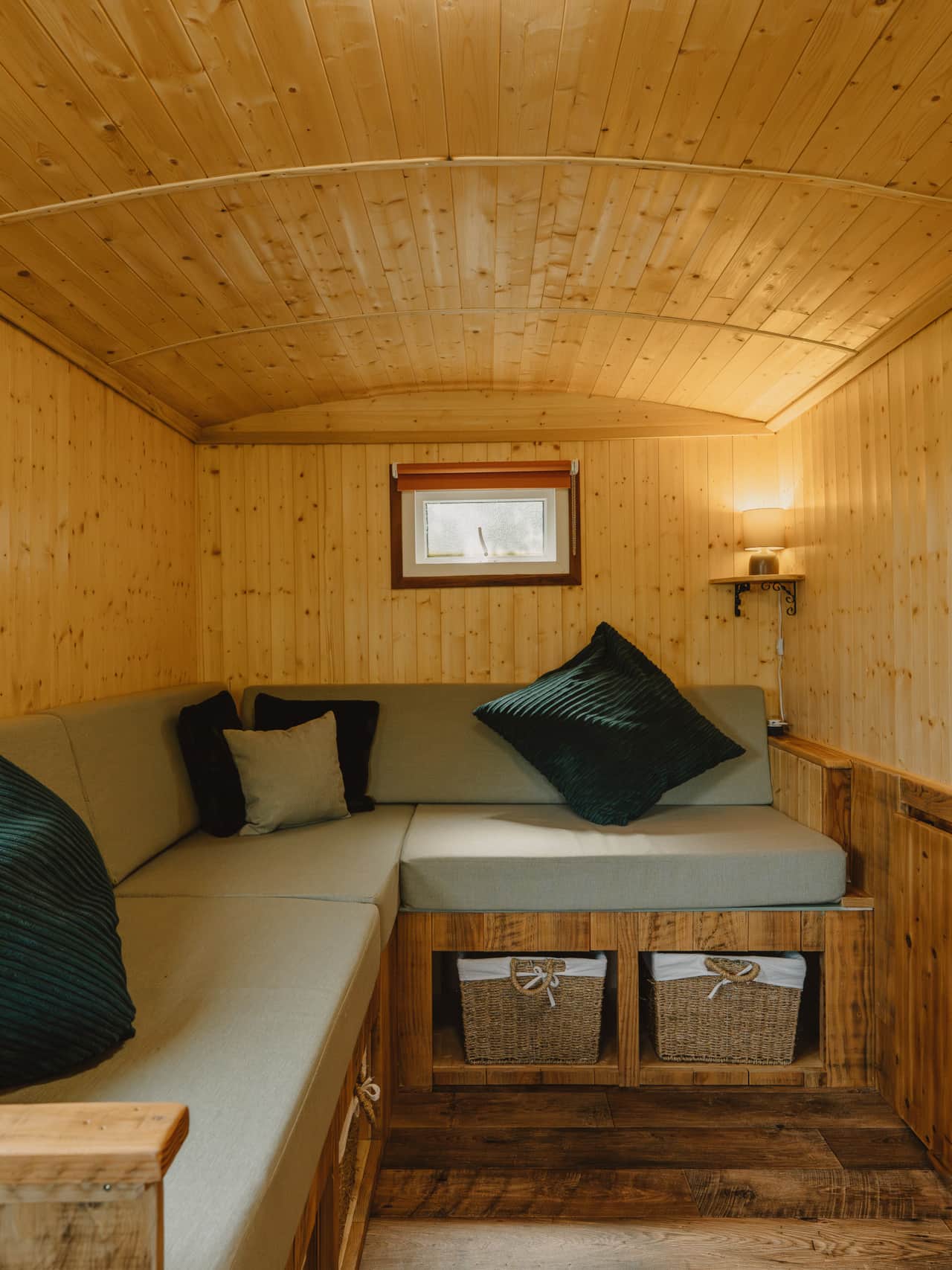 The spacious lounge area in the Den Hut.