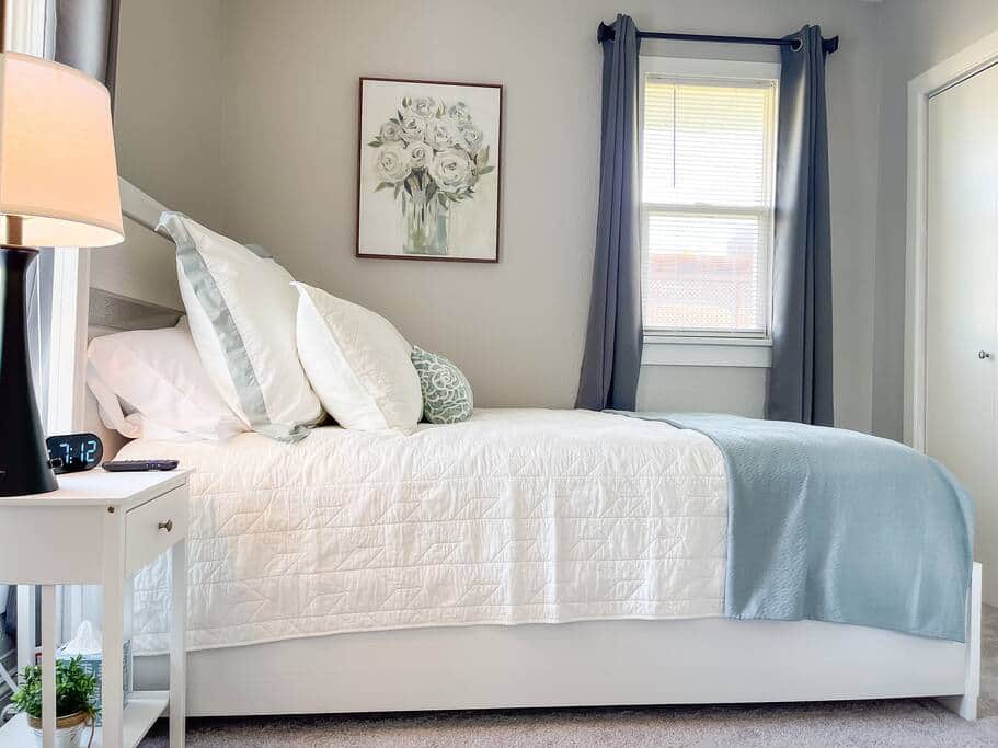 Bedroom 1 - Queen Bedroom 1 - Queen