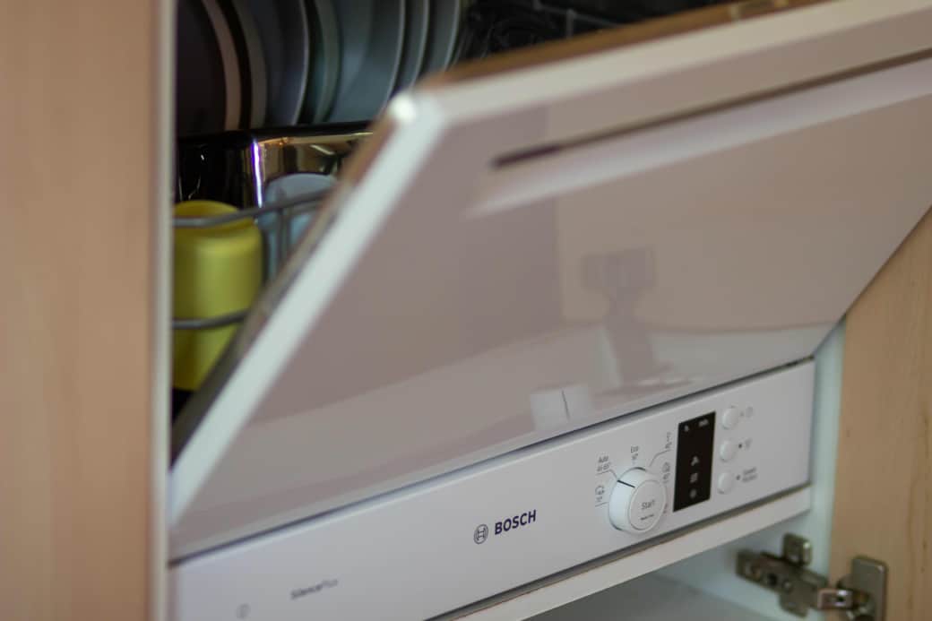 Quiet dishwasher with cleaning tabs