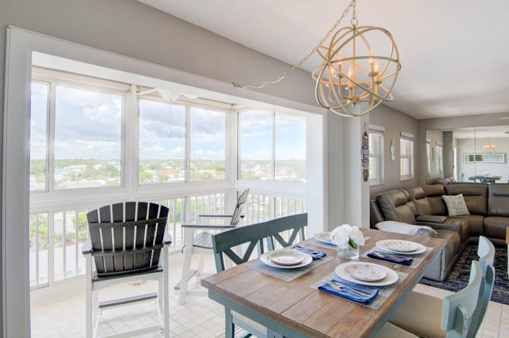 Dining Room across to Lanai