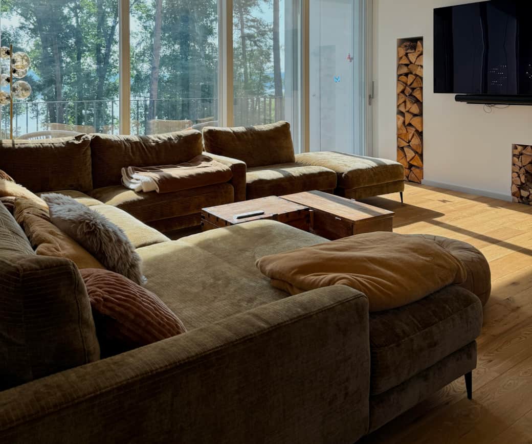 Wohnzimmer mit Seeblick