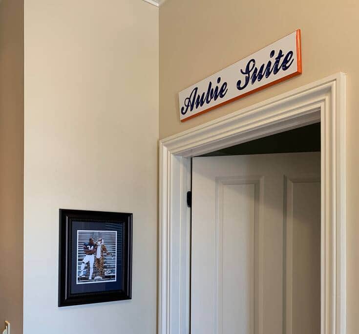 Aubie Suite with two beds and bathroom