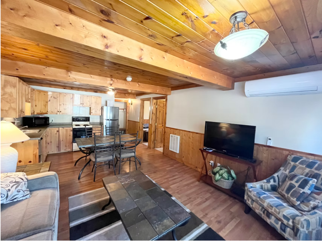 Living Room (1) Living Room (1)