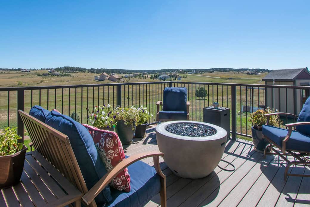 Massive 24'x14' decking area w/ morning sunrise & vistas