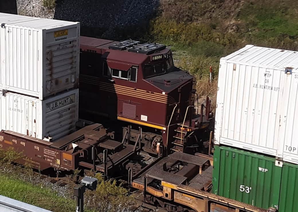 PRR Heritage Unit sneaking thru PRR Heritage Unit sneaking thru