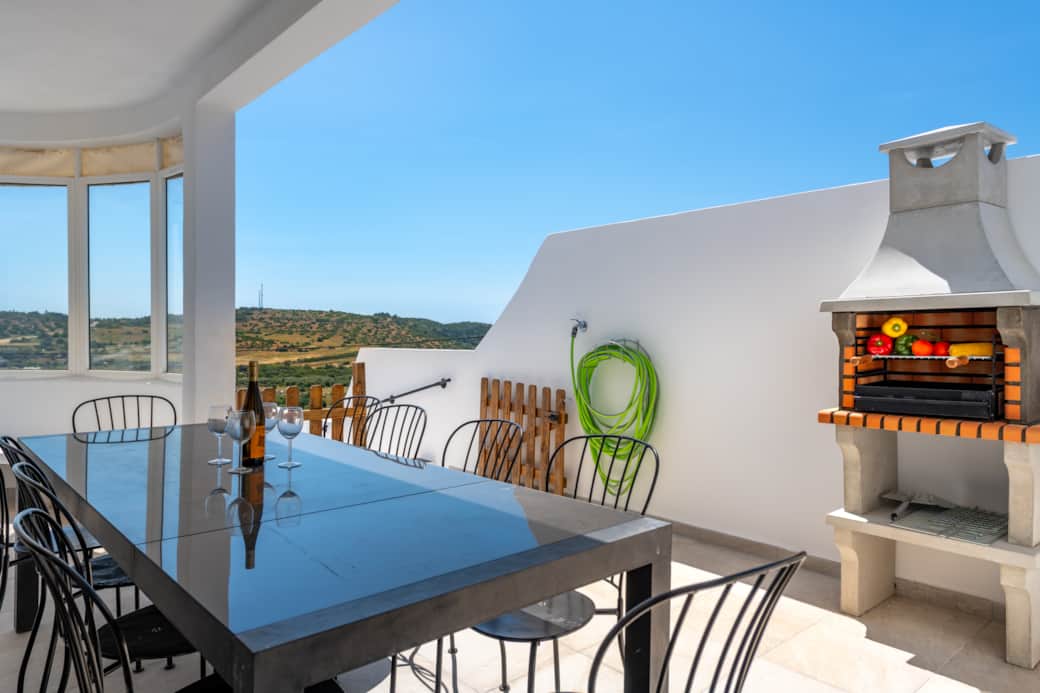 Large outside dining area and barbeque