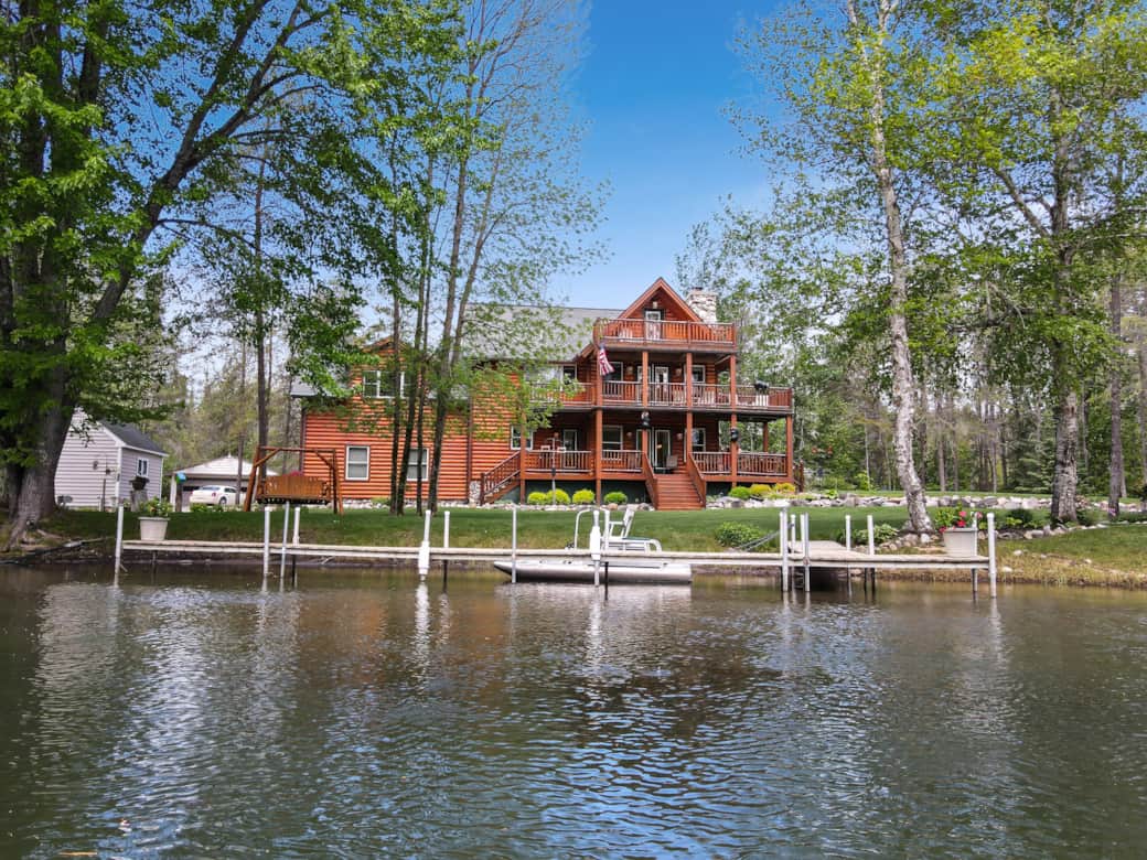 House from river w dock level w water