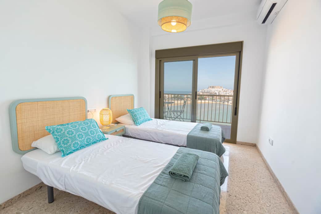 Peaceful master and twin bedrooms with 180° views — ideal for restful nights in Peñíscola Peaceful master and twin bedrooms with 180° views — ideal for restful nights in Peñíscola