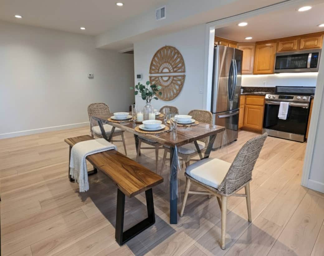 Dining - comfortably sits 6