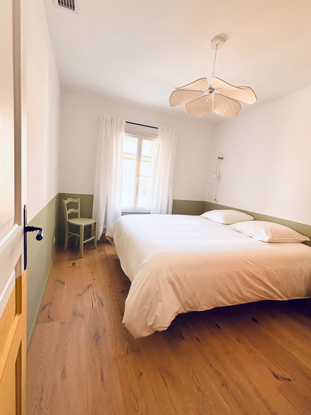 Maison poumo bedroom 1 king bed provence