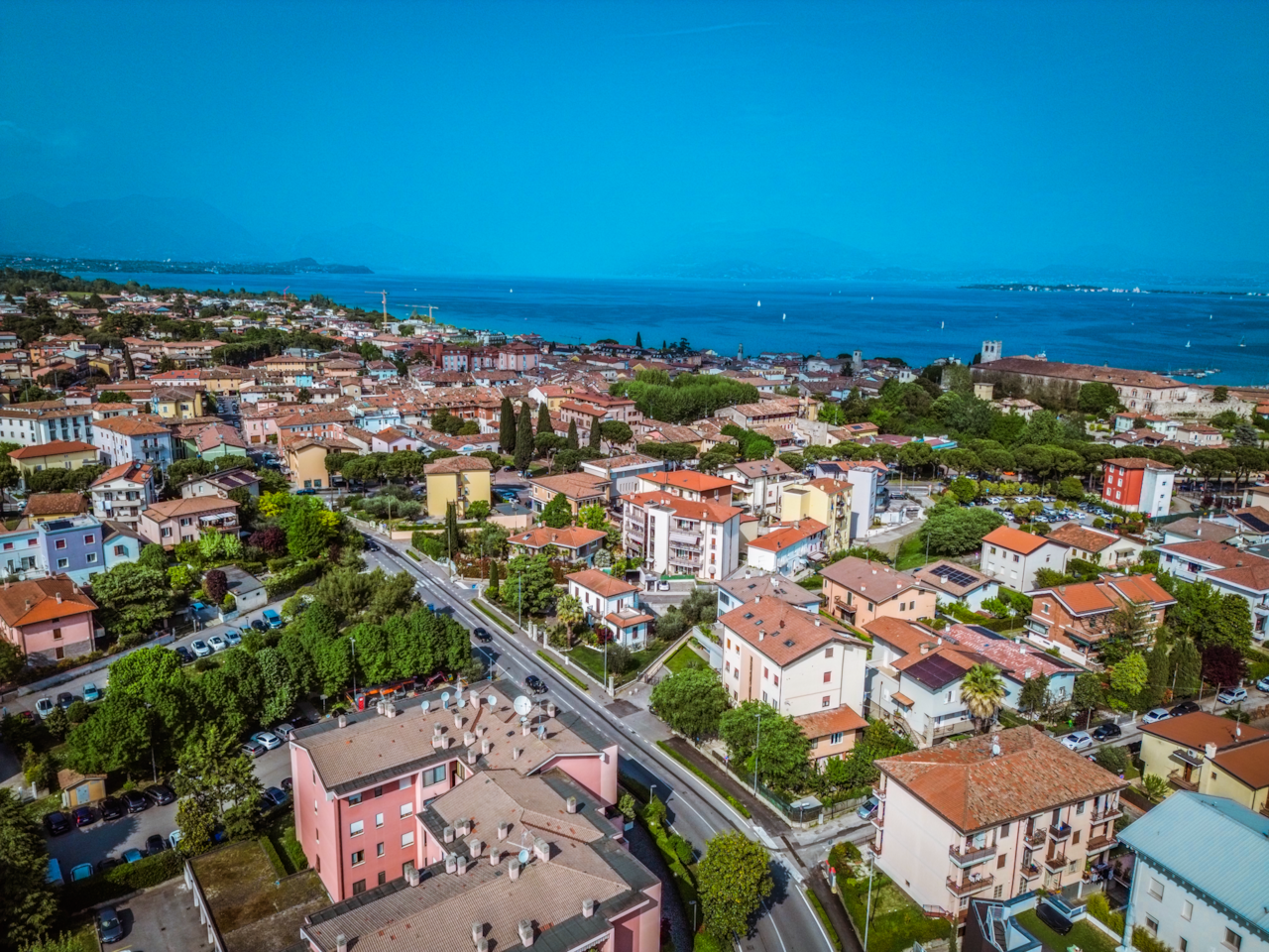 Panoramic view of Desenzano del Garda and Lake Garda near the Cozy Cozy apartment