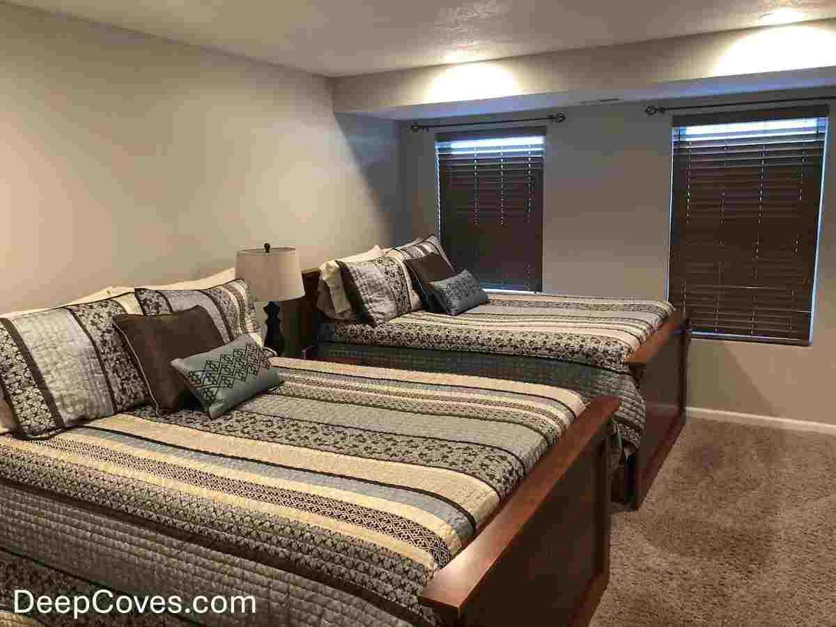 Beds 2 Queen M.JPG