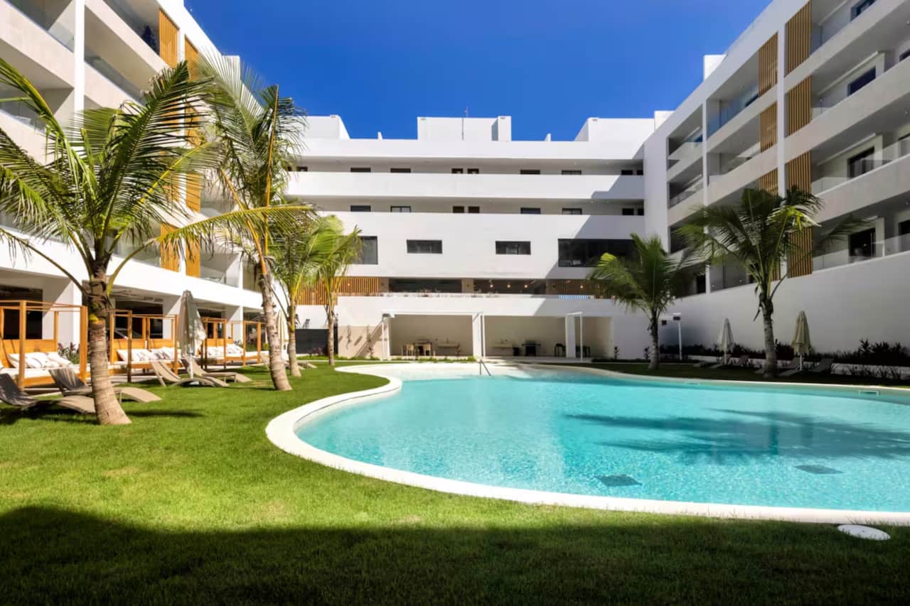 Gardenia Resort Beach Pool (2)