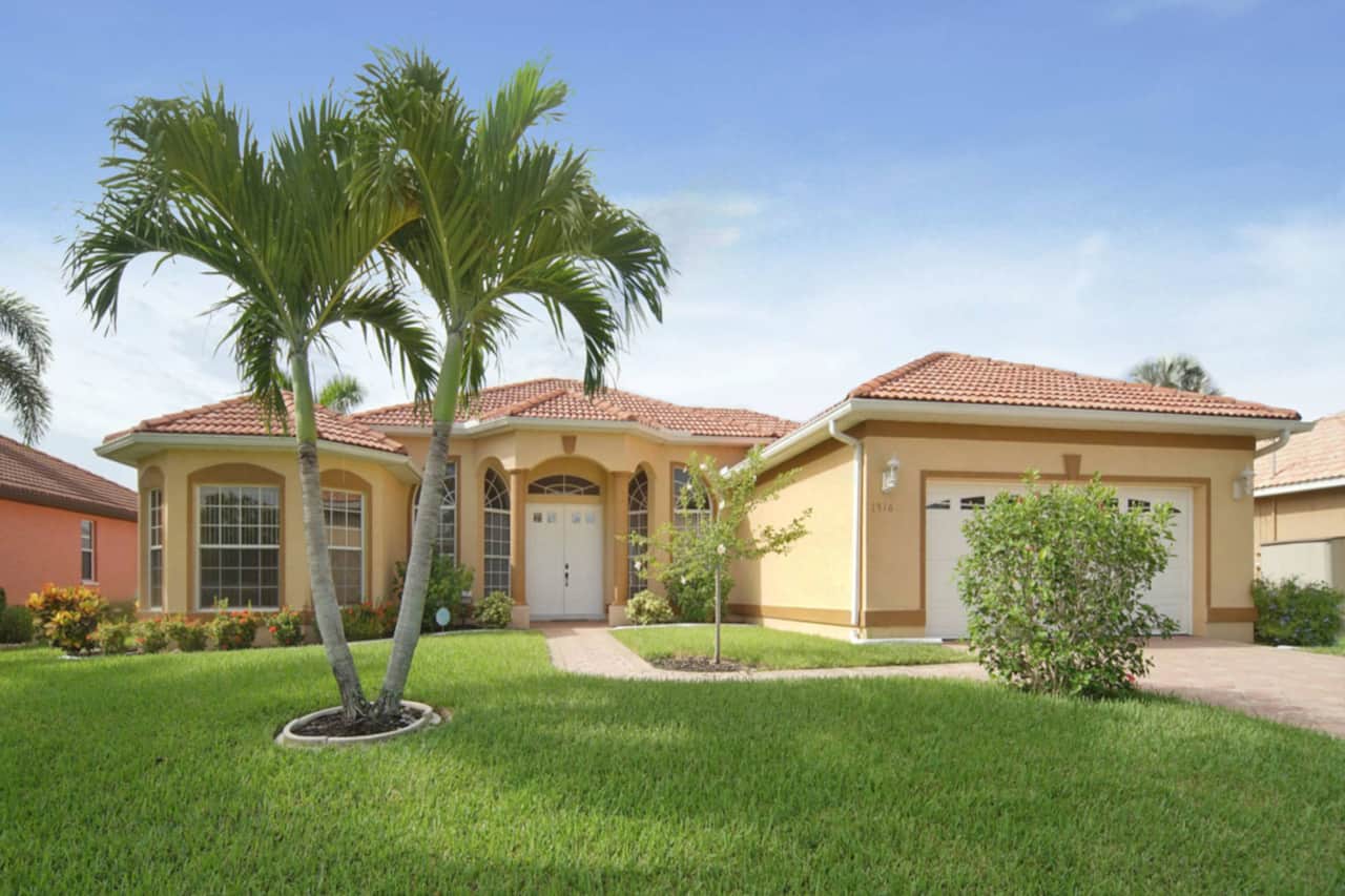 Seaside Villa Aventura