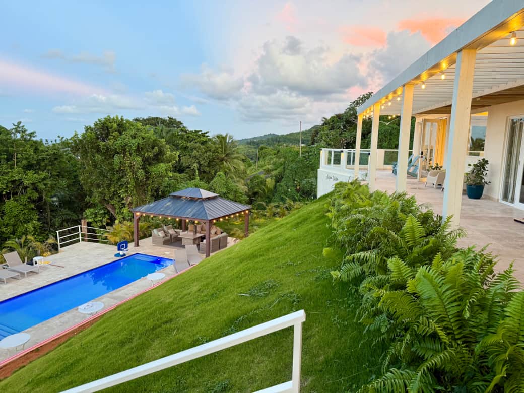 Pool with Panoramic Ocean Views Pool with Panoramic Ocean Views