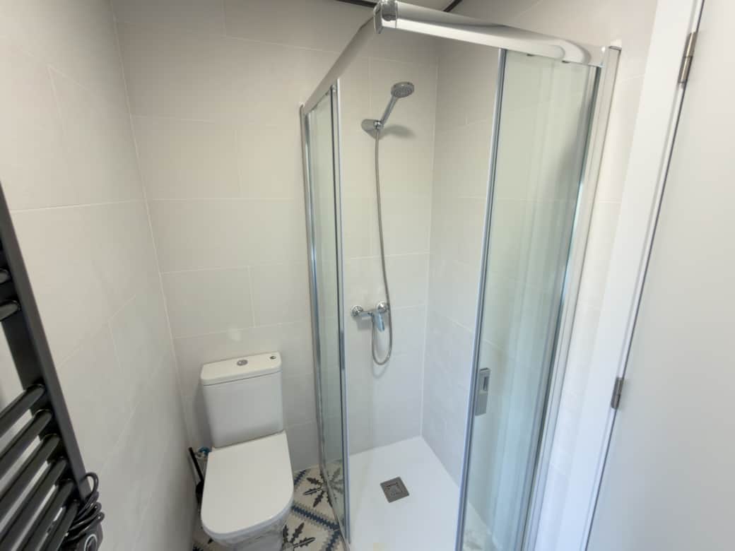 Baño completo planta superior