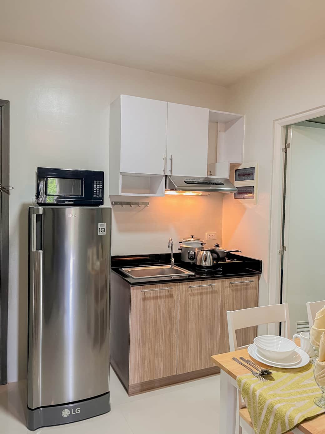 Stainless Steel Appliances and Granite Countertop