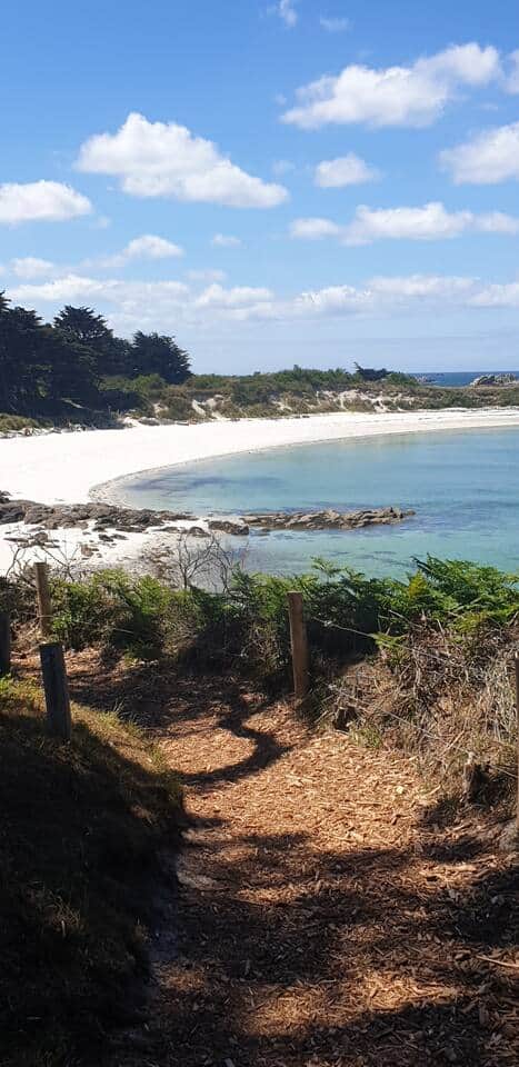 La plage en face de la maison, à quelques minutes à pied.
Qui dit mieux? Qui? Qui?!