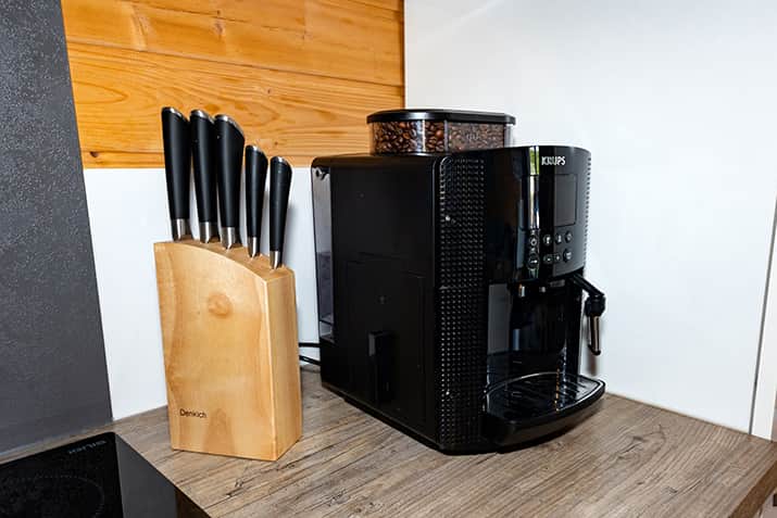 S-027-020-23-Kaffeevollautomat mit Messerblock