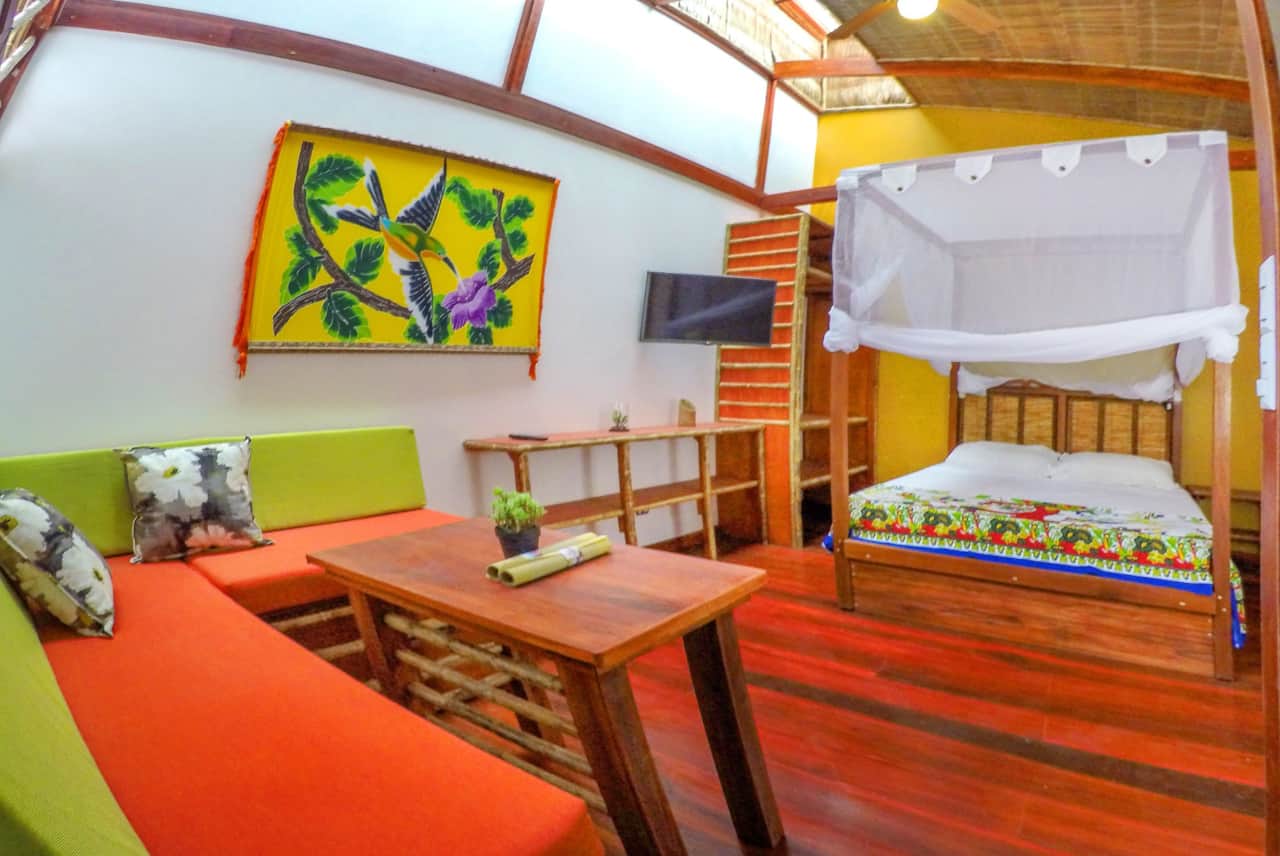 uva-blue-villas-villa-3-canopy-bed-mosquito-net