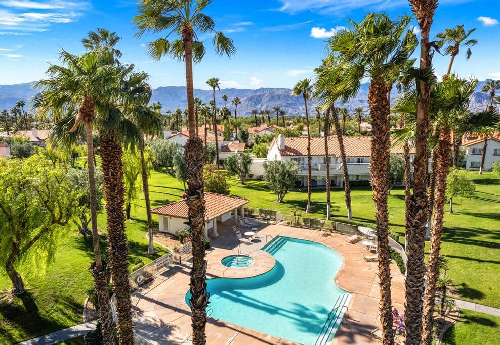 Close to Pool and Jacuzzi