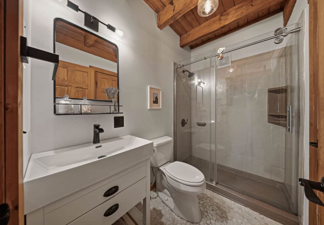 Full bath 1 - first floor