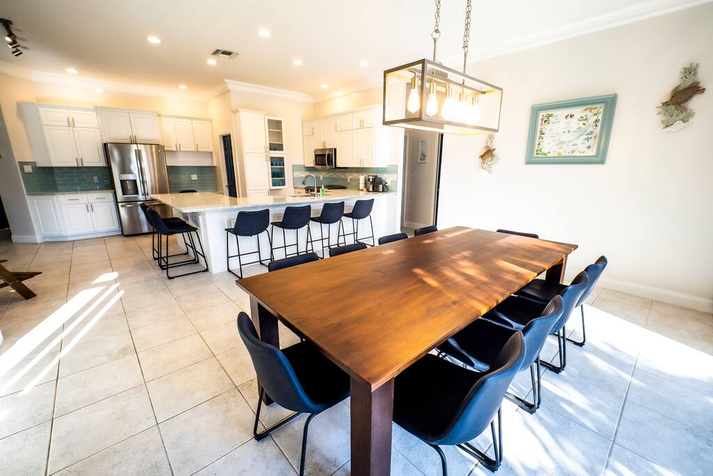 Open-plan dining area seating ten at the four-bedroom house in Key Colony Beach