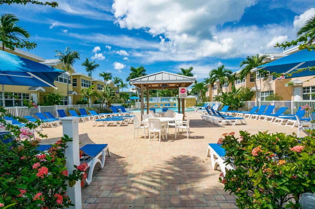large pool that is heated in the winter months, great for all year round