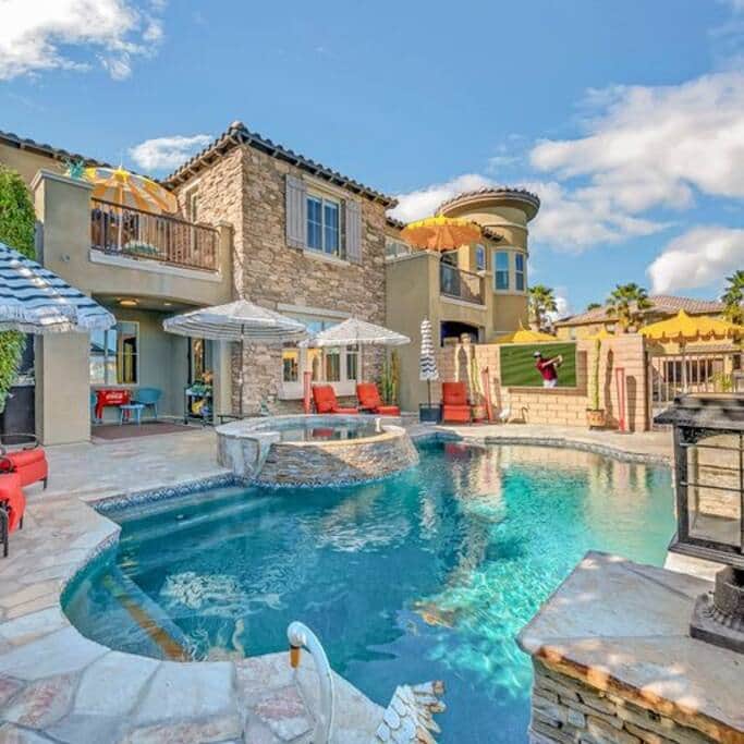 Pool and Spa on Lakeside!