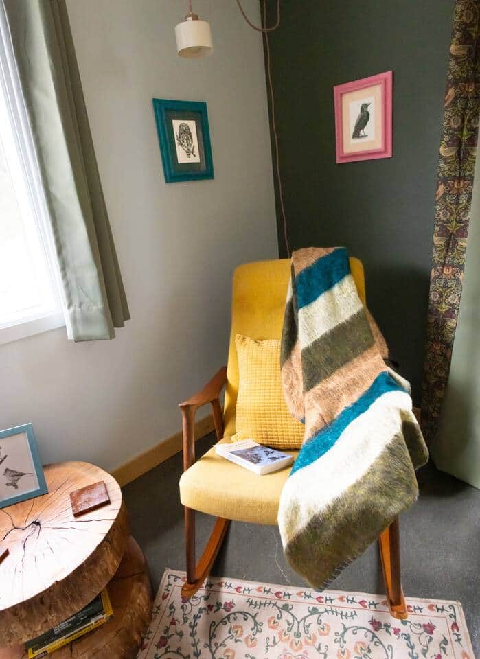 There's a small library of books spanning genres, as well as puzzles and games.