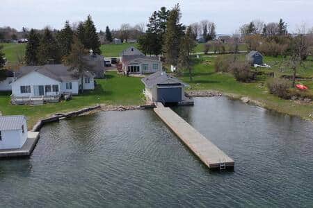Front w/boathouse and dock Front w/boathouse and dock