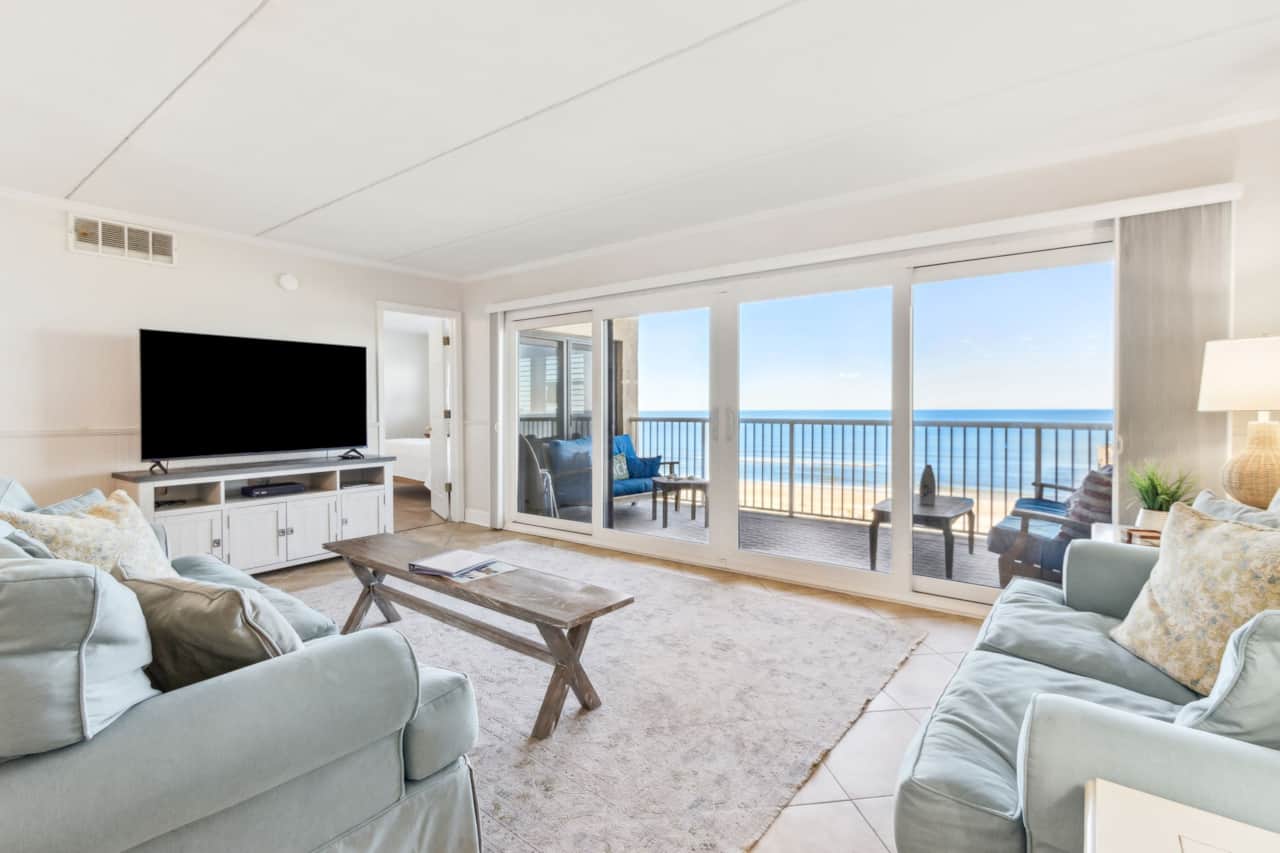 669 Oceanfront Living Area 4