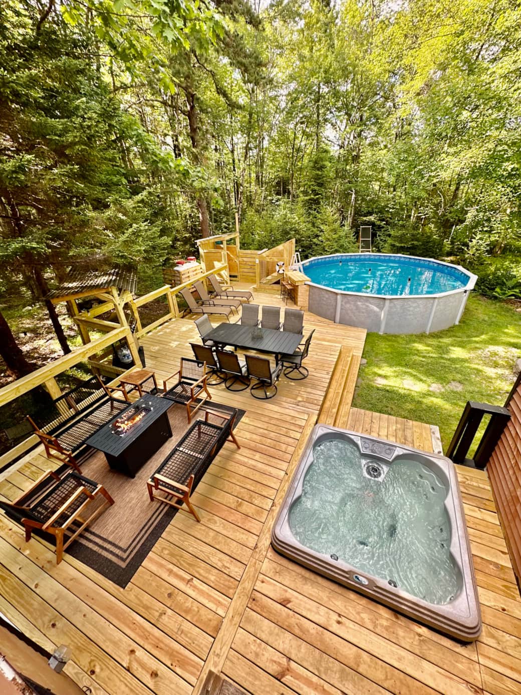 Back yard deck with Hot Tub and Pool Back yard deck with Hot Tub and Pool