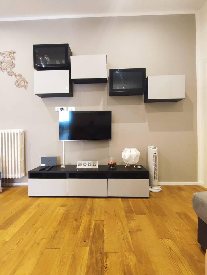 Salotto con Smart TV 40"