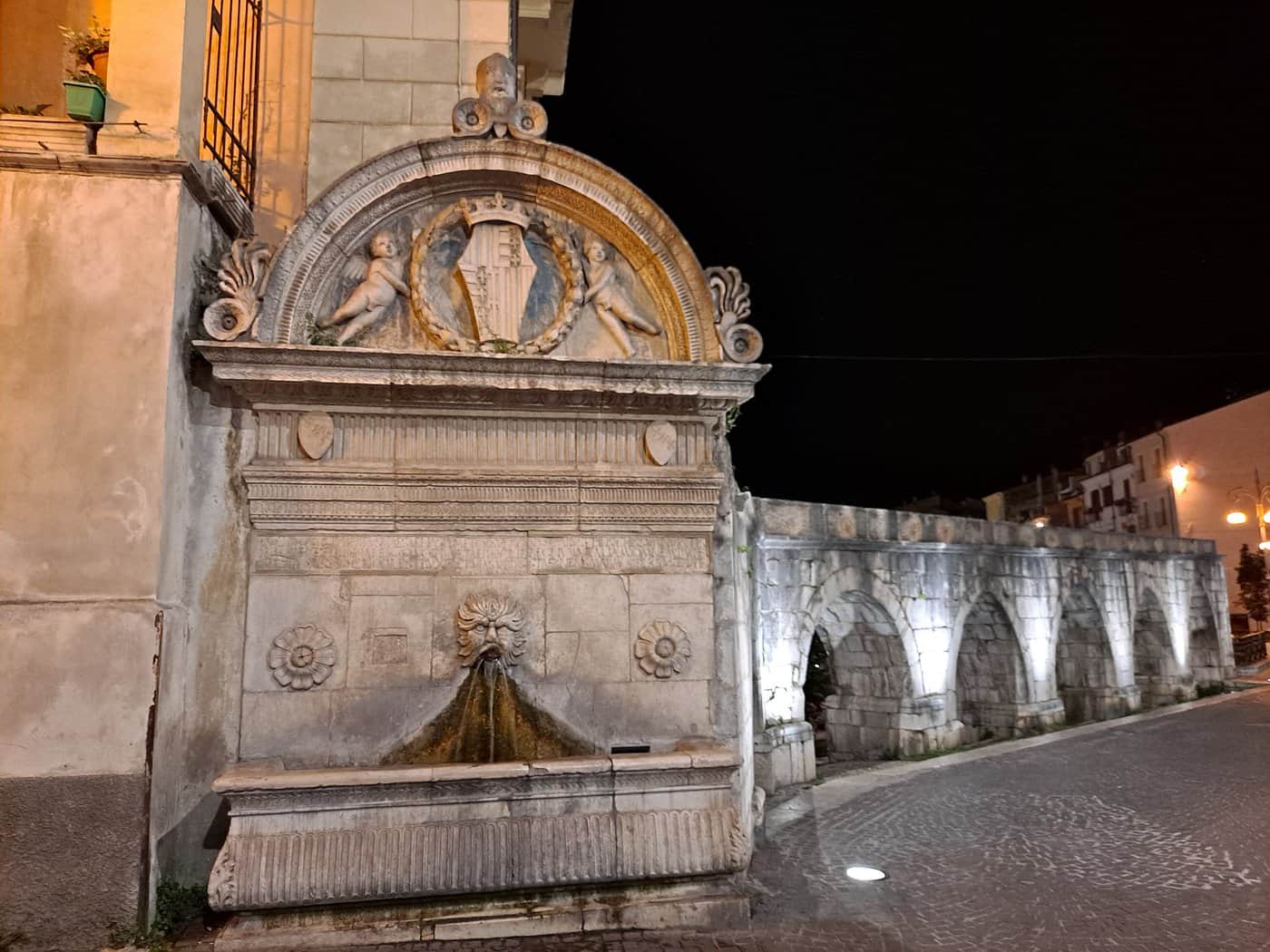 https://l.icdbcdn.com/oh/36141b73-2402-4830-9315-02e276abde22.jpg?w=2080-28