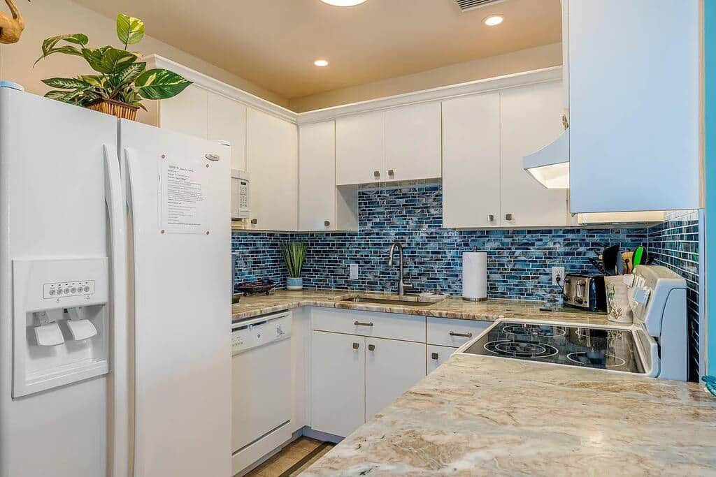 thirtythreebythesea-kitchen-modern thirtythreebythesea-kitchen-modern