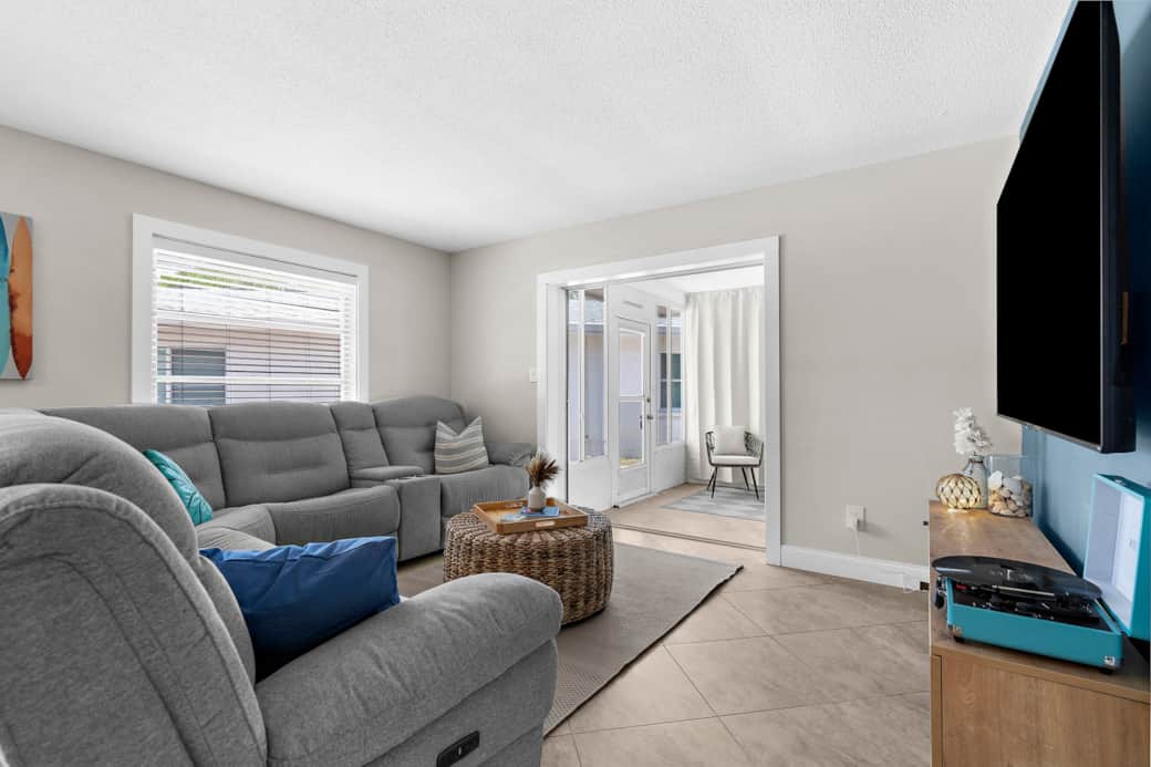 Living Area into Lanai
