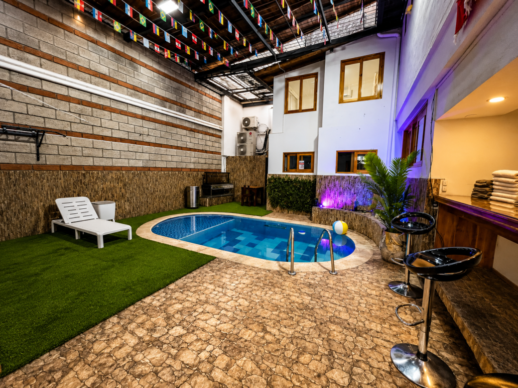 Hospedaje de lujo con piscina en Medellín cerca al Poblado Hospedaje de lujo con piscina en Medellín cerca al Poblado