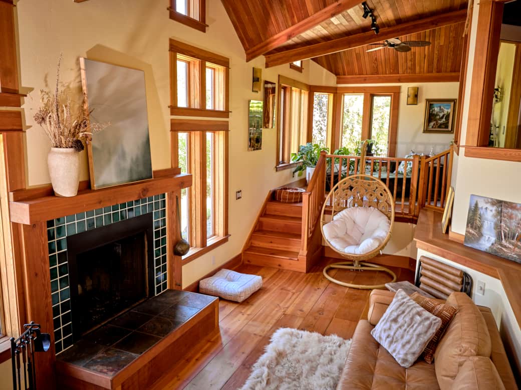 Fireplace Room - Renovated, cozy, stylish and real wood fireplace (we'll pre-set it for you!)