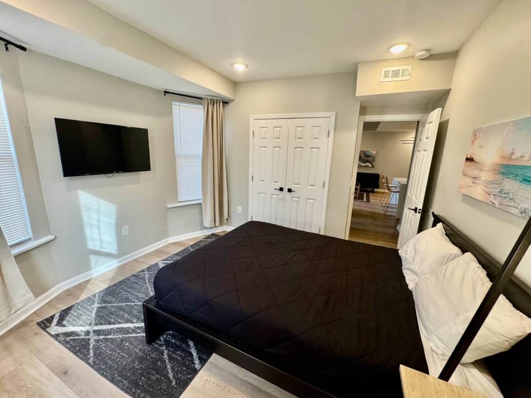 
Relax in our well-appointed bedroom, featuring a comfortable queen-sized bed and a convenient nightstand. Enjoy ample storage space with a large closet.
For entertainment, a flat-screen TV is provided, ensuring a pleasant restful stay, and a desk.