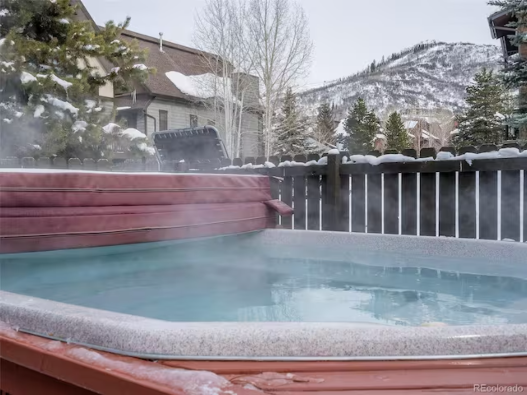 10-person hot tub under Mount Werner