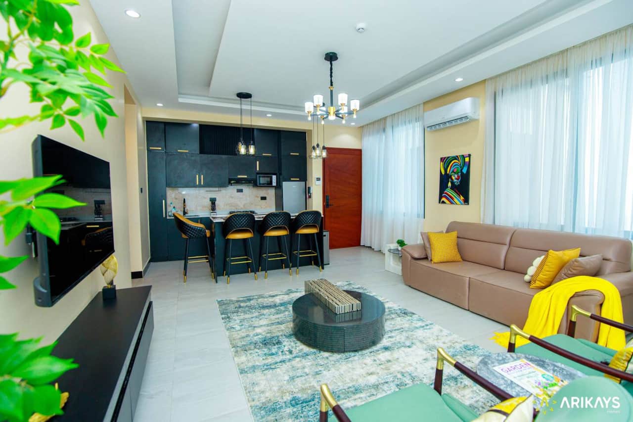 Spacious living room 
