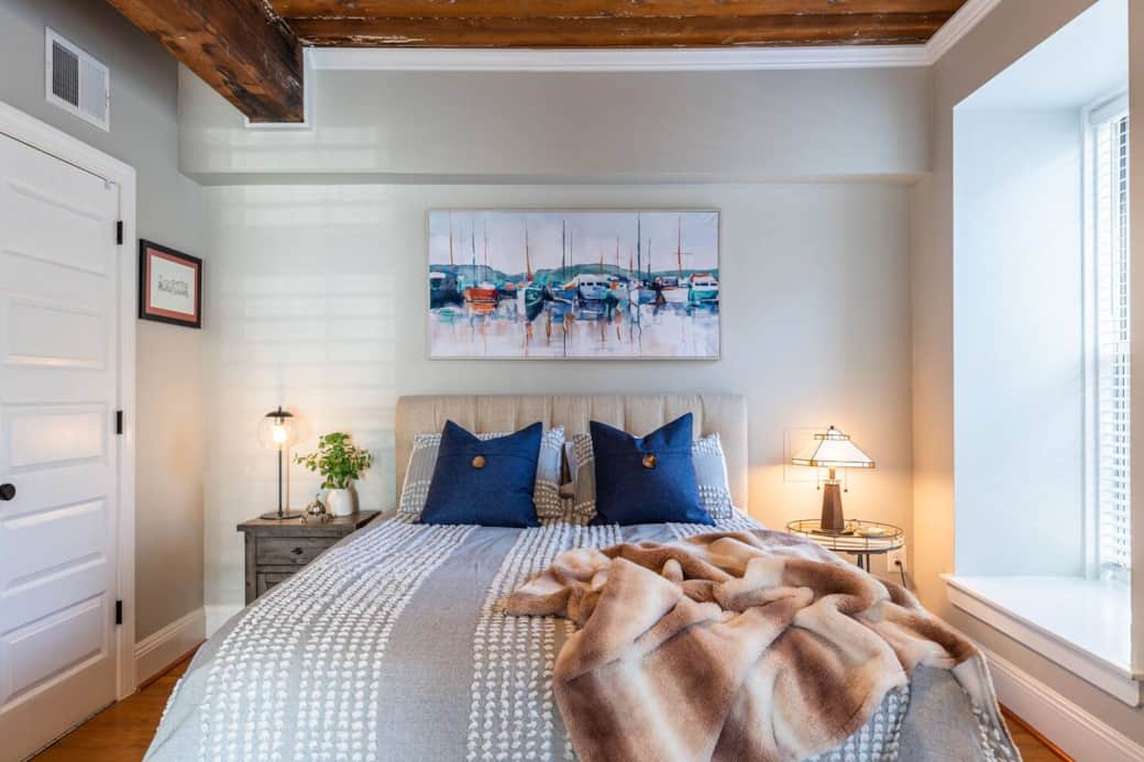 Beautiful bedroom with queen bed 