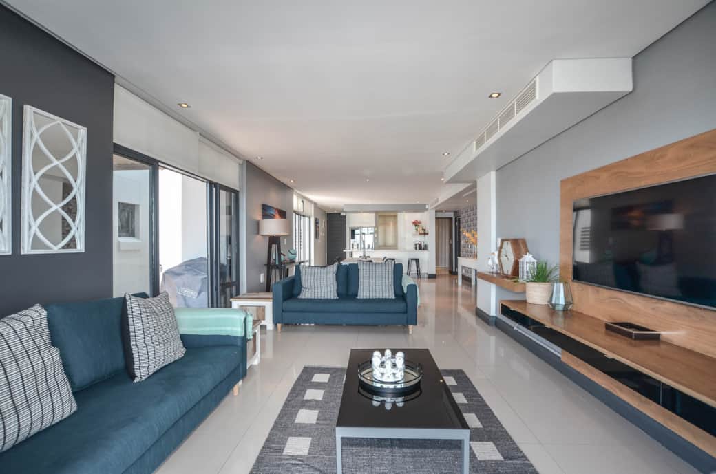 Lounge with Ocean and Mountain Views Lounge with Ocean and Mountain Views