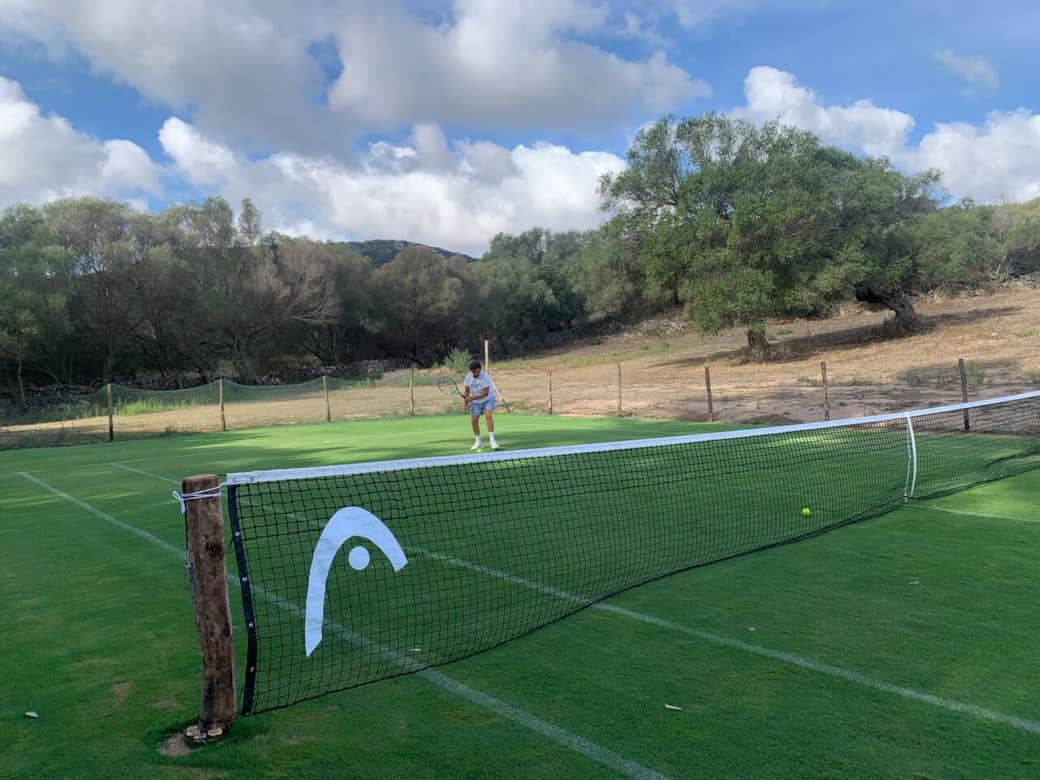 Campo da tennis in erba vera