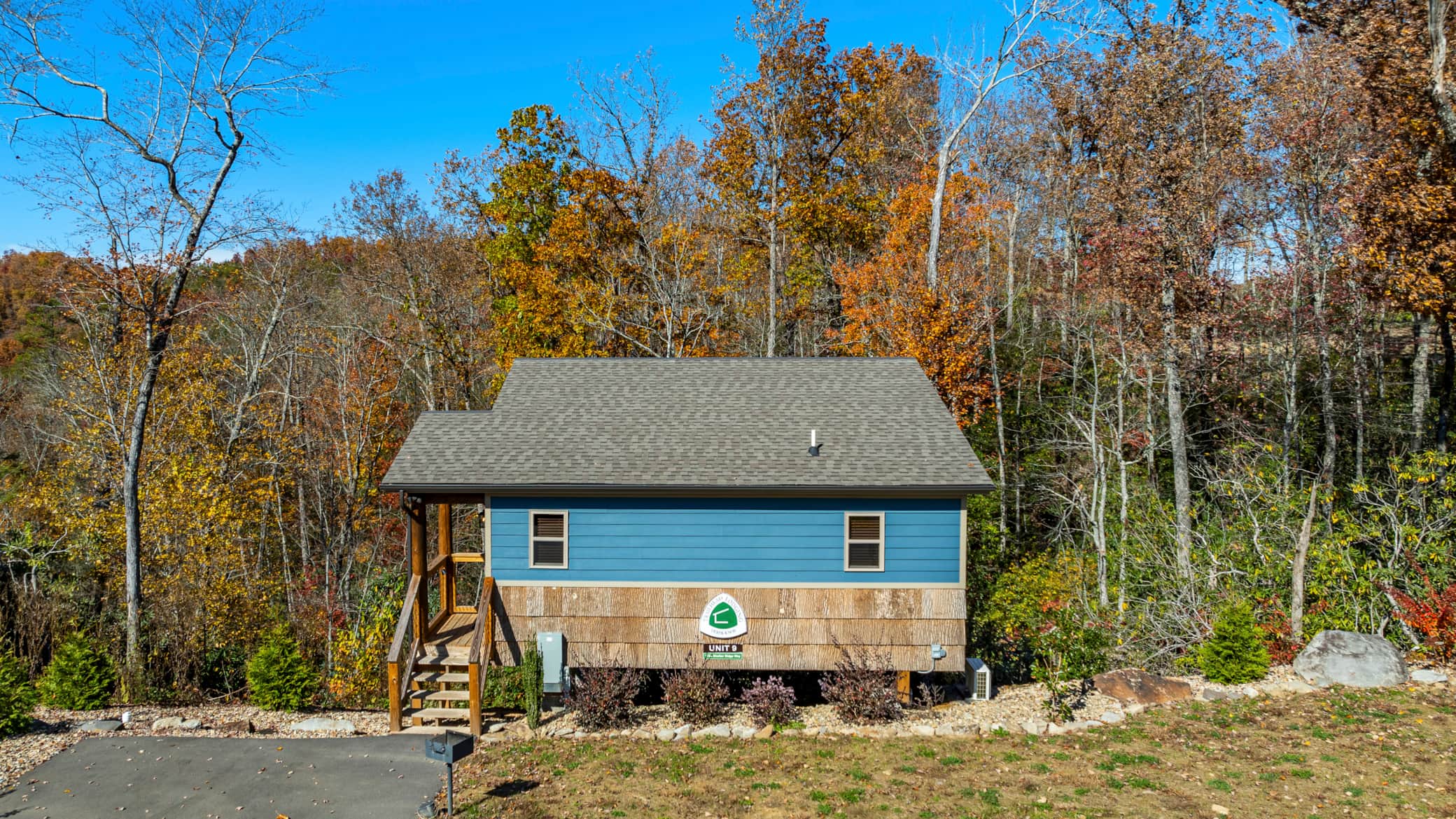 King Cabin 9 | Full Kitchen + Private Hot Tub — Cosby — vacation rental